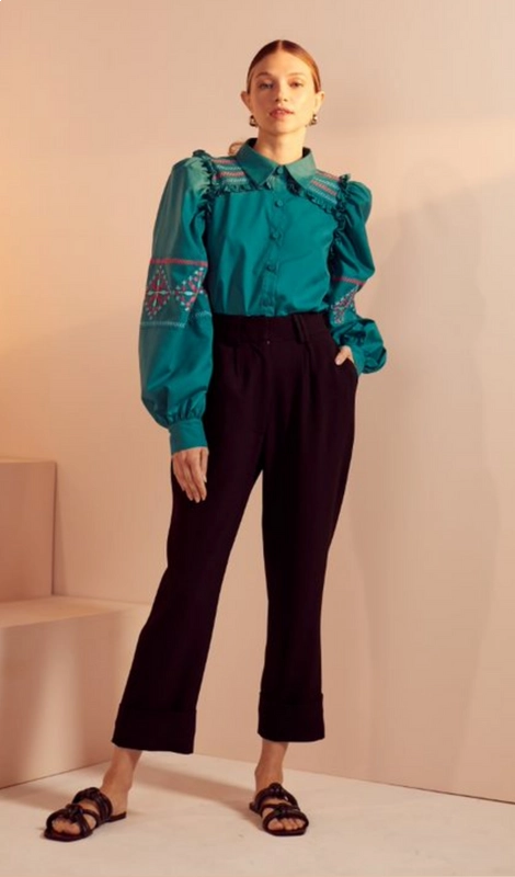 Camisa com Bordado na Manga