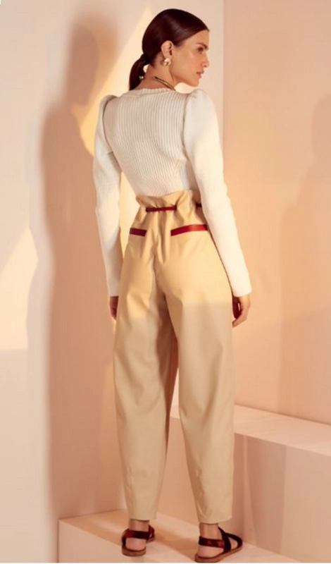 Calça Cenoura Bicolor Cinto Rolete Couro