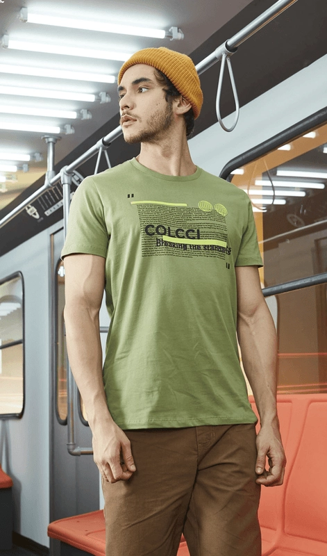Camiseta Braking The Standarts Colcci