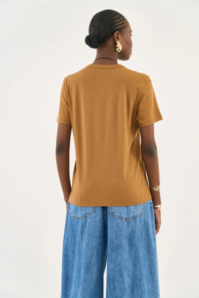 camiseta colcci