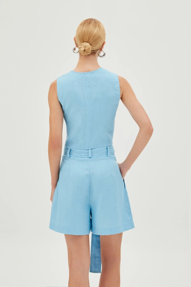Conjunto blusa decote V manga curta e shorts faixa amarração