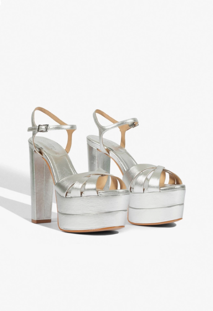 Salto Alto Couros Schutz