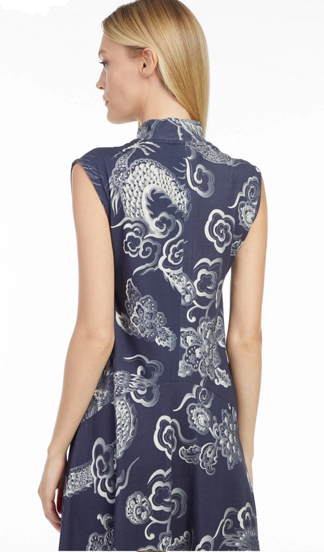 Vestido de Malha Estampada Regata com Golinha Alta e Saia Assimétrica