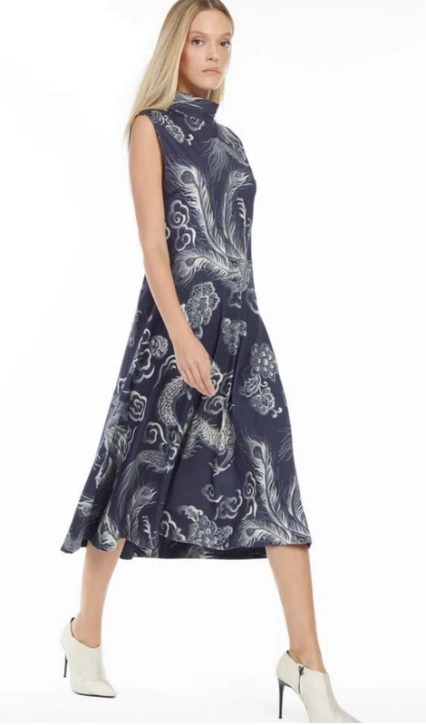 Vestido de Malha Estampada Regata com Golinha Alta e Saia Assimétrica