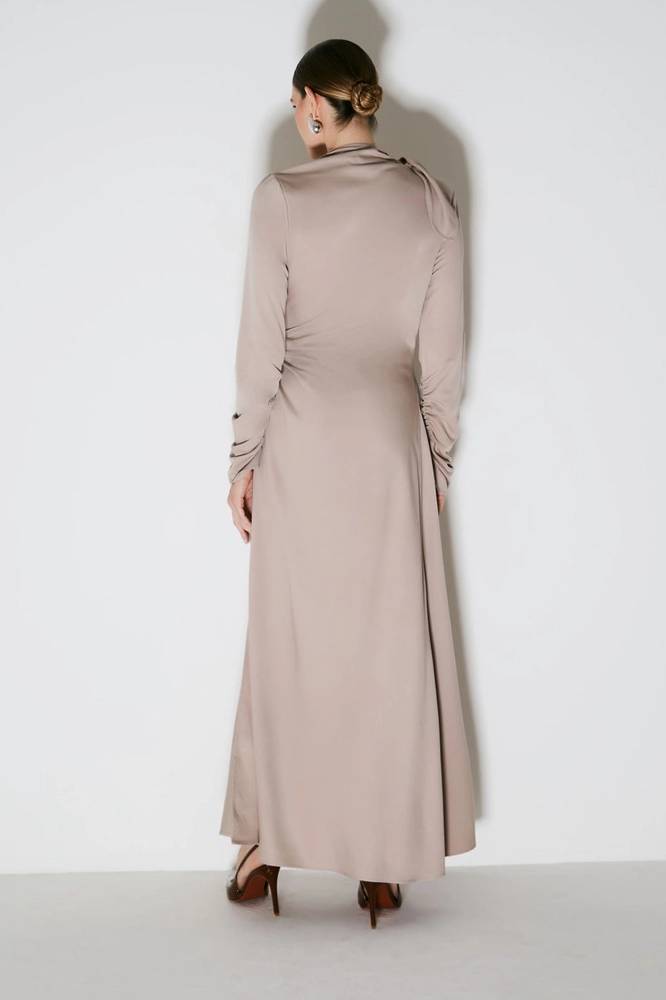 VESTIDO LONGO COM AMARRAÇAO LATERAL E PESCOÇO