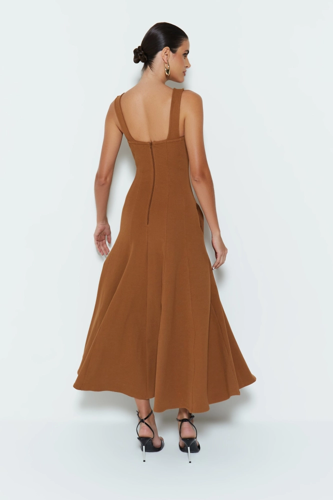 VESTIDO MIDI COM FRISOS ALCAS LARGAS E BARRA AMPLA 