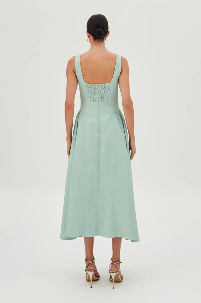 VESTIDO MIDI COM SAIA ESTRUTURADA E AMPLA