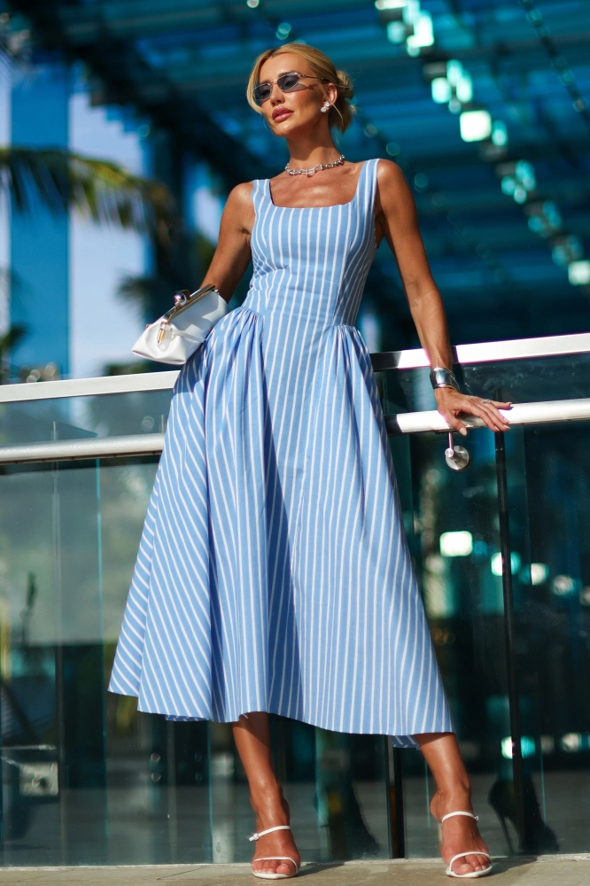 VESTIDO MIDI DECOTE RETO E SAIA AMPLA