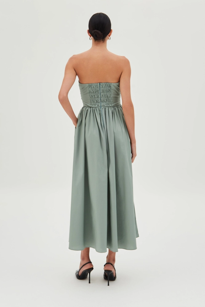 Vestido midi tomara que caia fenda frontal
