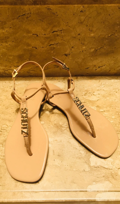 Sandália Rasteira Schutz