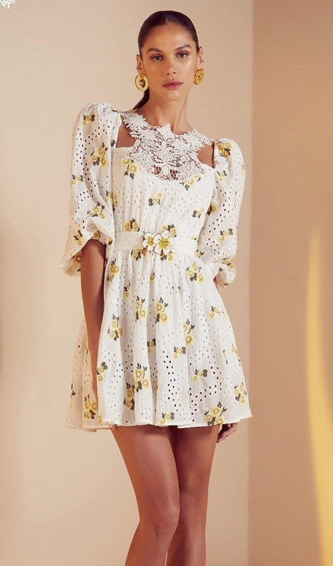 Vestido feminino laise pala renda, com cinto.