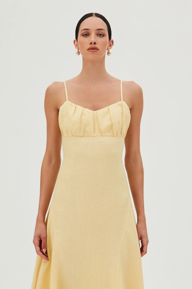 Vestido midi com drapeados busto e barra