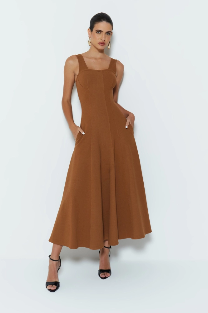 VESTIDO MIDI COM FRISOS ALCAS LARGAS E BARRA AMPLA 