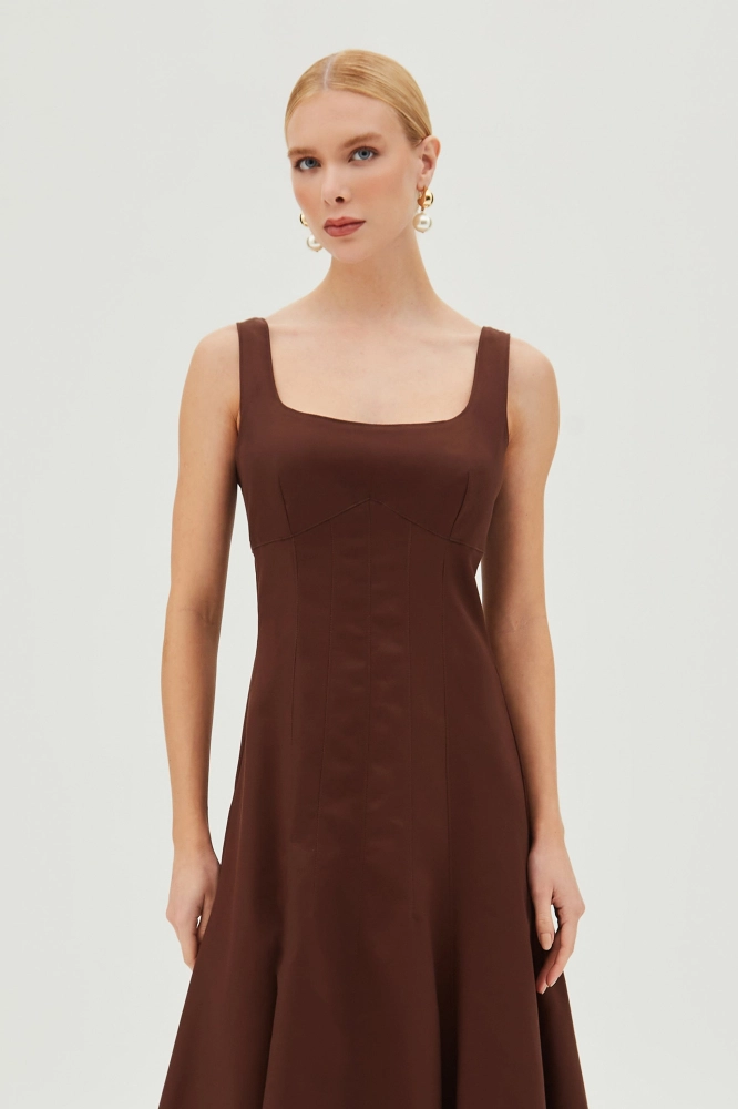 Vestido midi recorte busto acinturado alça larga